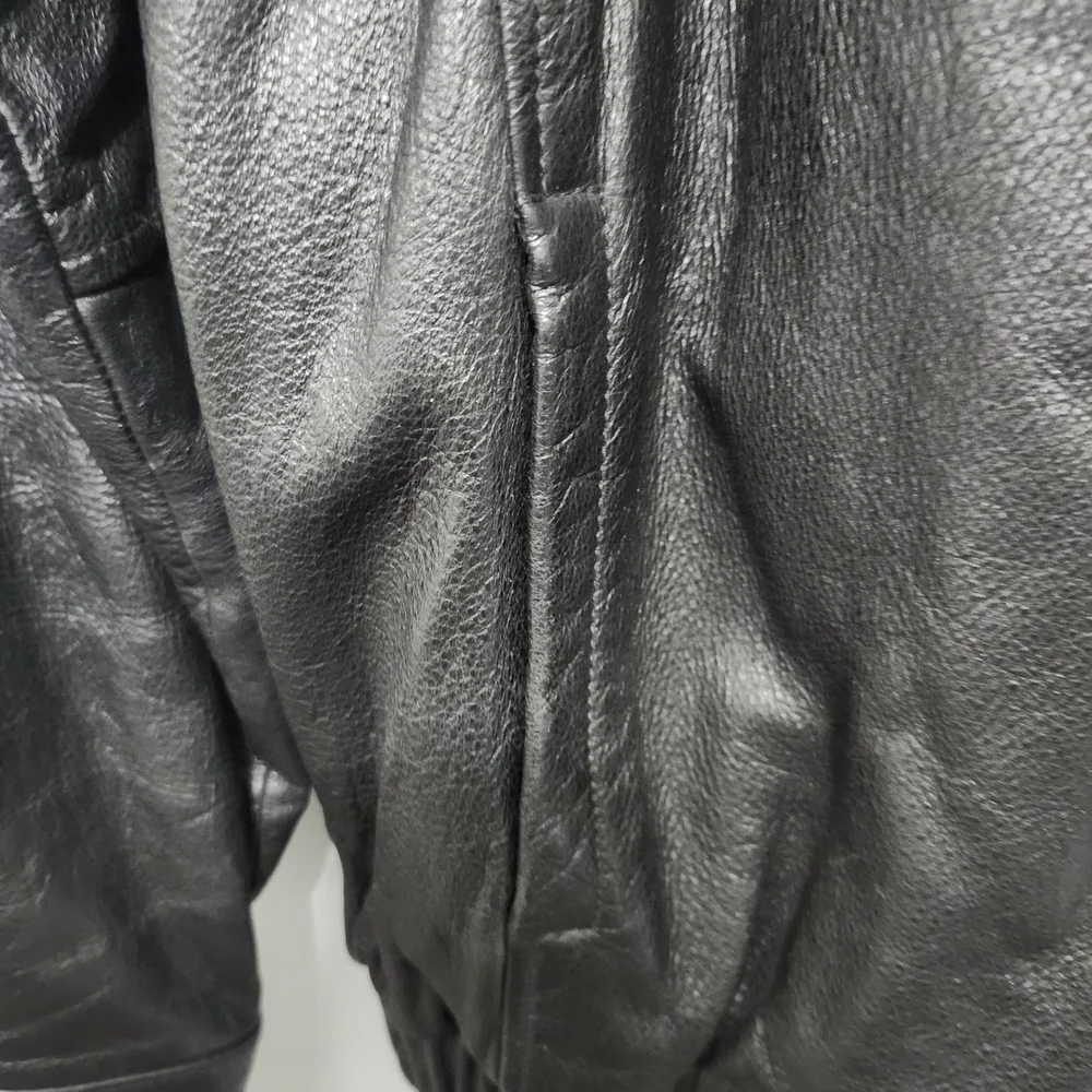 Roundtree & Yorke Black Leather Bomber Jacket